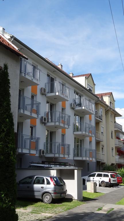 Sweet Home Apartment เยอร์ ภายนอก รูปภาพ